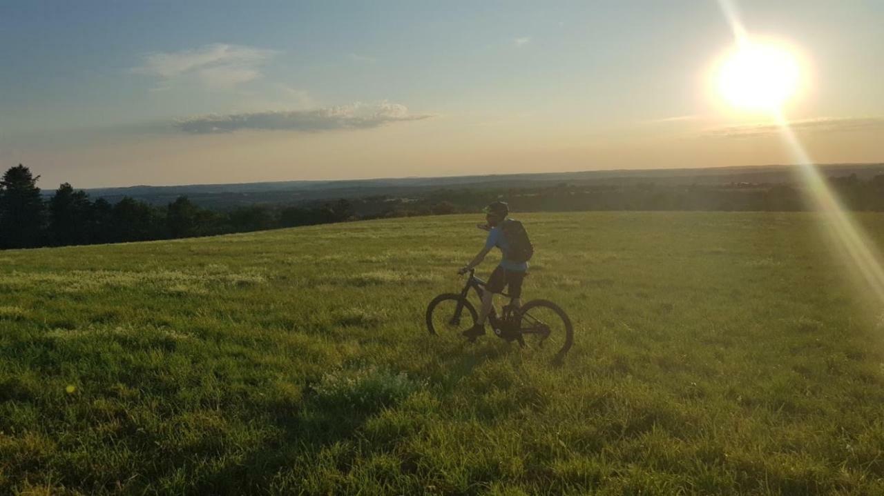 Camping Le Paisserou Najac Exteriör bild